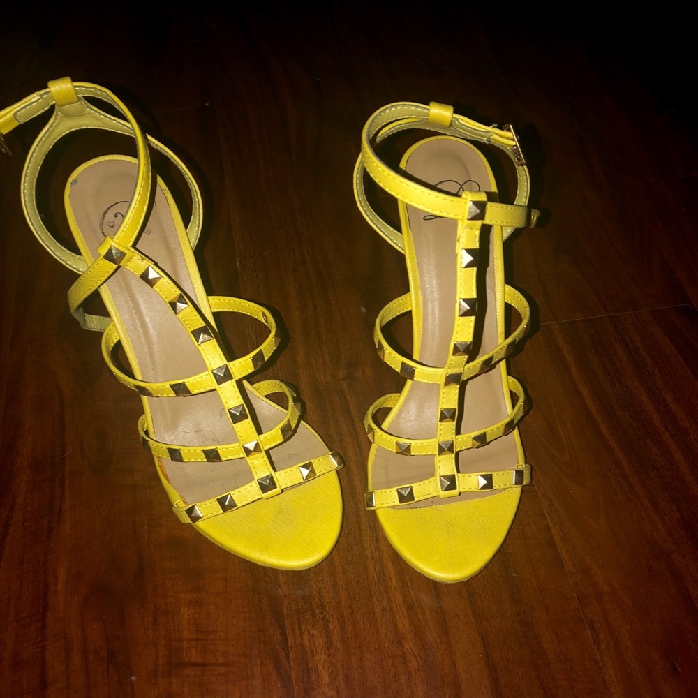 Women’s cocktail dress with heels